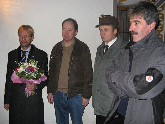 Bgm. Alois Miemelauer mit GV Peter Kössler, FW-Kd. Bernhard Kössler u. GV Ferdinand Beer