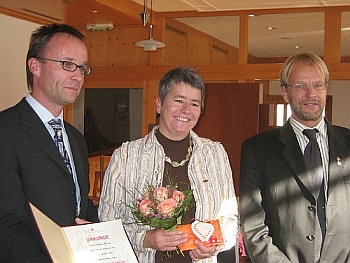 v.l.n.r. Gerhard Peer, Maria Kössler, Bgm. Alois Miemelauer